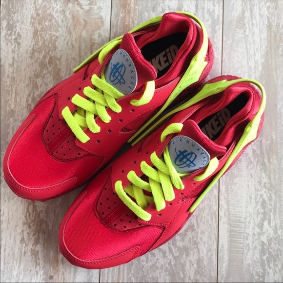 NWT Nike ID Air Huarache Red - Picture 7 of 8